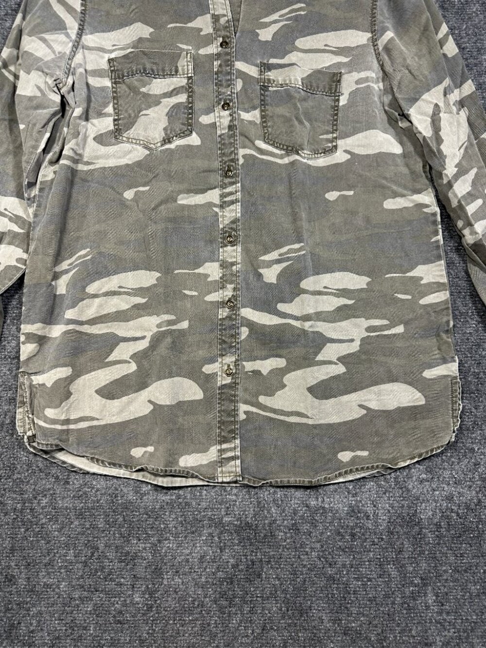 Express Boyfriend Shirt Womens Small Camouflage Long Sleeve Roll Tab Sleeve - Picture 2 of 10